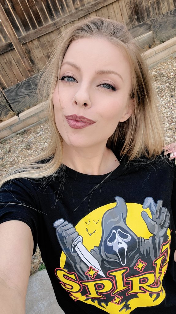 Britney Amber on Twitter "I finally got the SpiritHalloween Ghostface