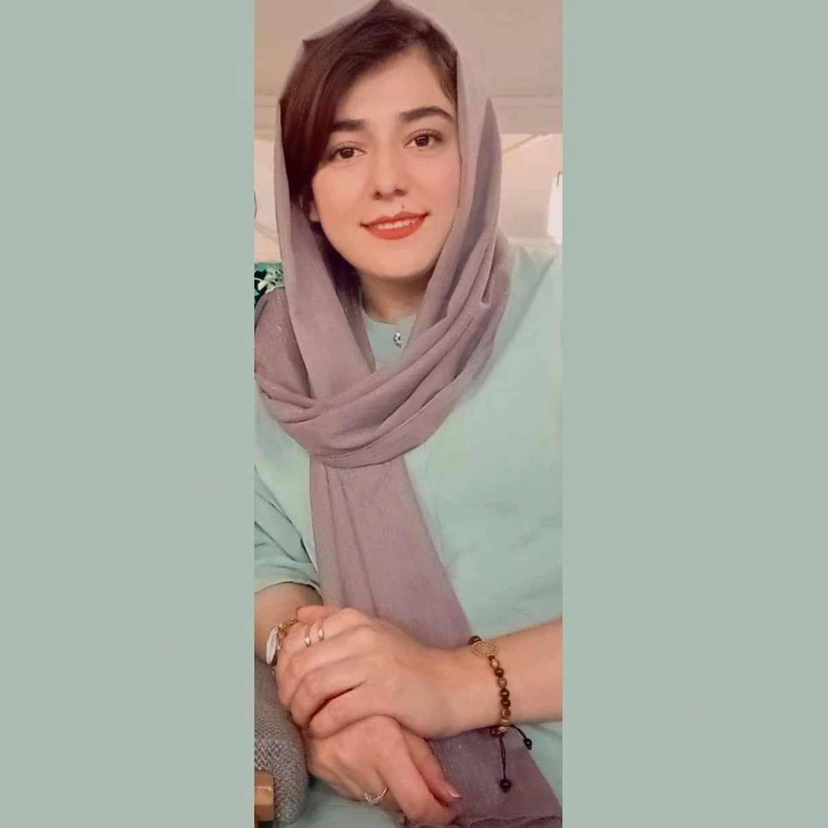 #فرزانه_میرفردی دانشجوی کارشناسی ارشد روانشناسی دانشگاه آزاد یاسوج،فعال حقوق زنان و کودکان ۱۹مهر در محل کار خود بازداشت و به بازداشتگاه یکی از نهادهای امنیتی یاسوج منتقل شد.او سالها در کهگیلویه‌و‌بویراحمد پیگیر موضوعات زنان مثل خودکشی زنان دیشموک و فقر زنان زیلایی بود
#مهسا_امینی