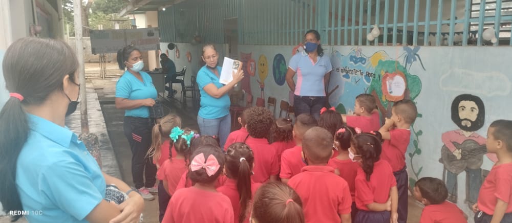 Ronald_Aaraujo's tweet photo. #13Oct|🇻🇪 CEIE Jesús Martín León realizó charla a los estudiantes «Mi Delirio Sobre El Chimborazo»."Simón Bolívar" Circuito #200201013
de la Red Intercircuital Tinaquillo 

#FestivalMundialDePoesía2022

@NicolasMaduro @_LaAvanzadora @MPPEDUCACION @CesarPSUVDip @ze_cojedes https://t.co/DvgzudZkKY