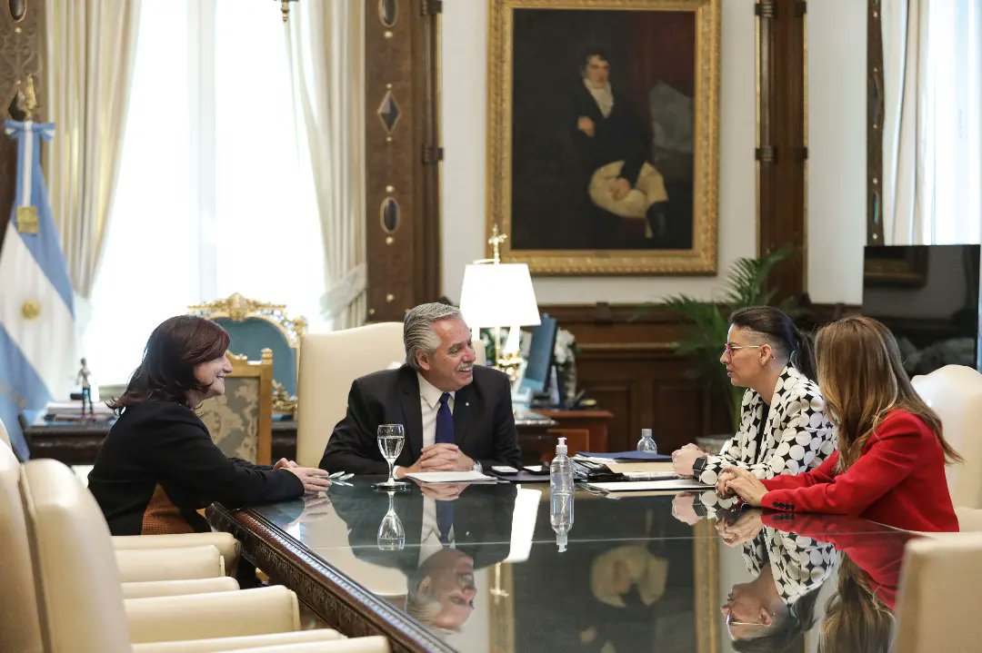 AyelenMazzina's tweet photo. Hoy el presidente de la Nación @alferdez nos tomó juramento a @vtolosapaz, Kelly Olmos y a mi, para integrarnos al gabinete nacional. 

Además recorrimos @CasaRosada  acompañadas por la portavoz presidencial @gabicerru. https://t.co/zdmJ1tnj7B