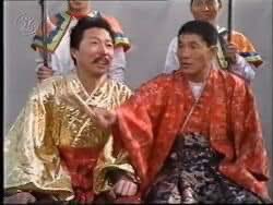 “lihat, bodoh sekali dia, yang mulia”