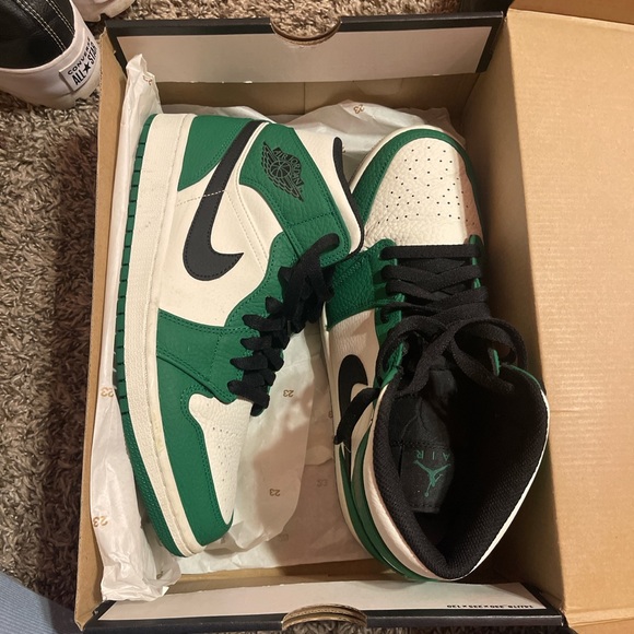 So good I had to share! Check out all the items I'm loving on <a href="/Poshmarkapp/">Poshmark</a> #poshmark #fashion #style #shopmycloset #underarmour: posh.mk/ePYM7LlO6tb