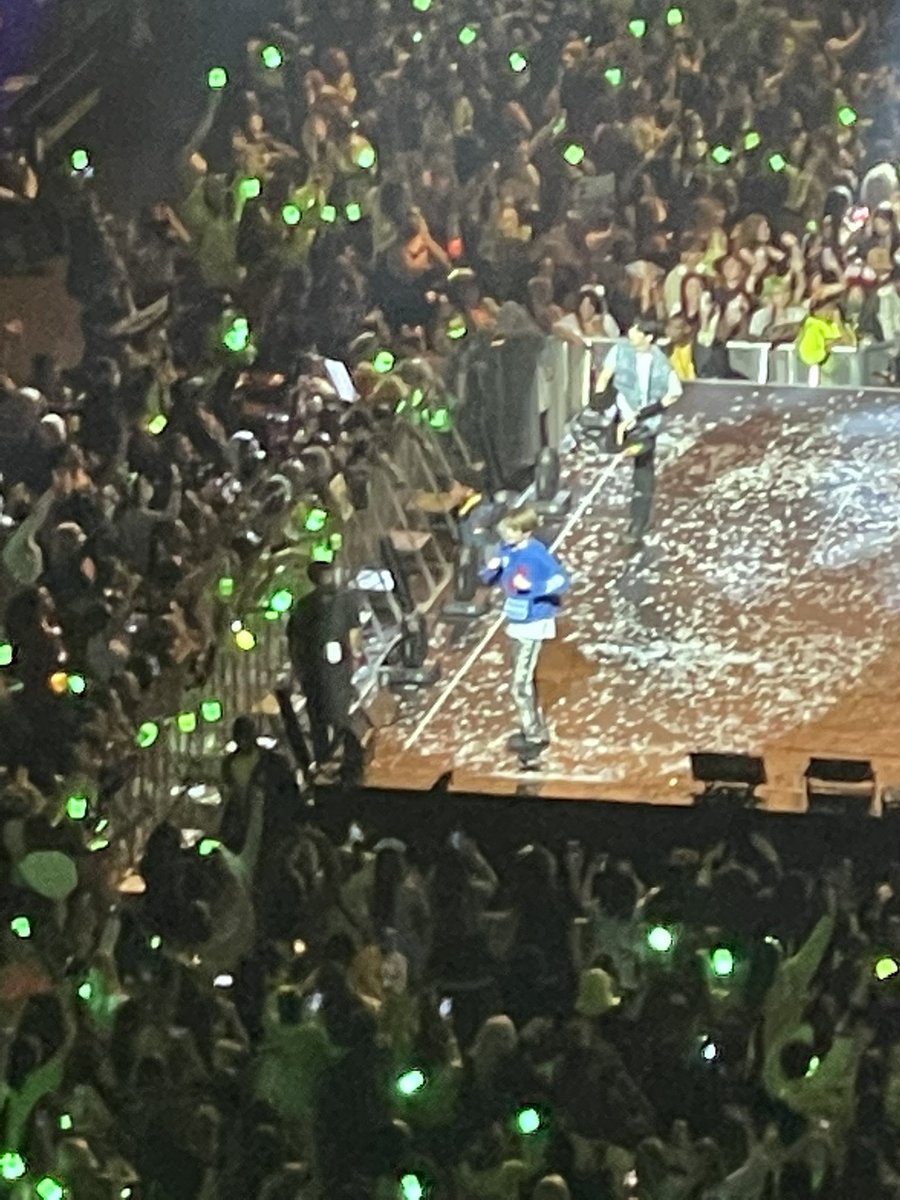 seolaze's tweet photo. projectile vomiting. come back :( https://t.co/WFaxo4Z3GE