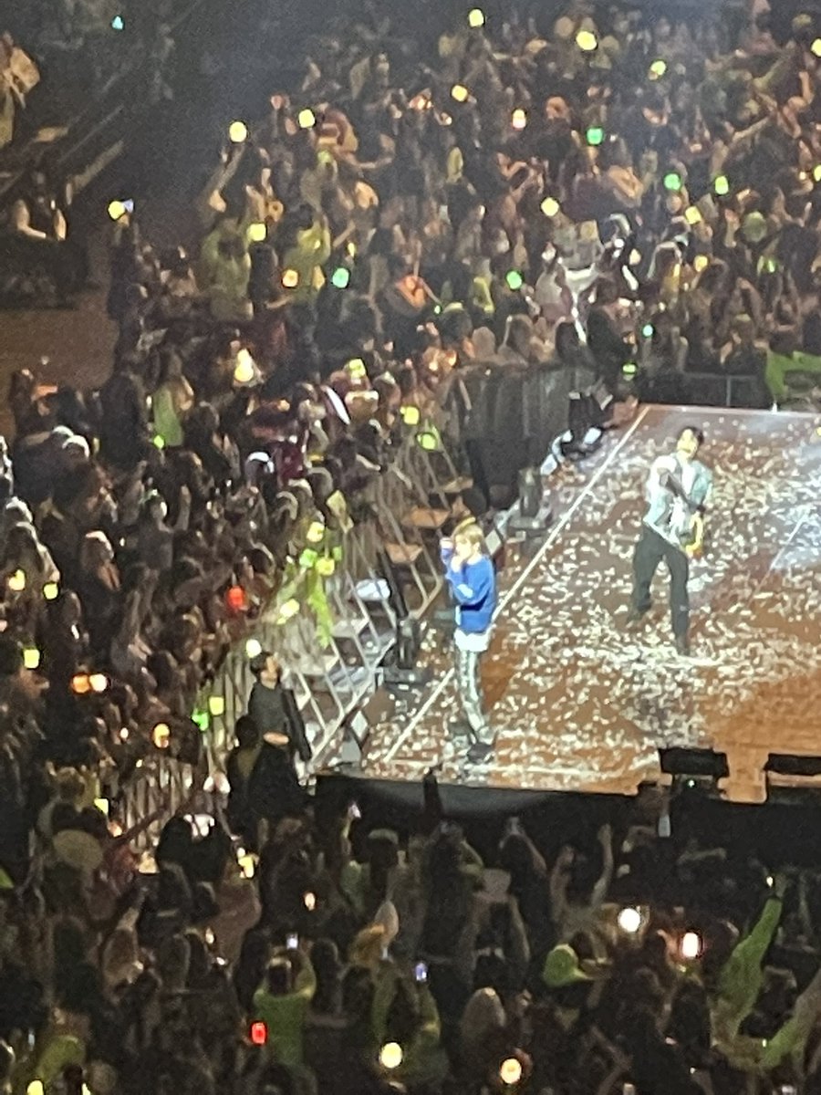seolaze's tweet photo. projectile vomiting. come back :( https://t.co/WFaxo4Z3GE