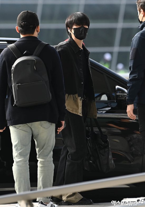 WayV_Espanol's tweet photo. 131022 [PRENSA]
#TEN de WayV en el aeropuerto internacional de Incheon con destino a Bangkok, Tailandia.

© 엑스포츠뉴스
https://t.co/CwceTqSFAJ

#WayV #WeiShenV #威神V https://t.co/tiNZ3cpavv