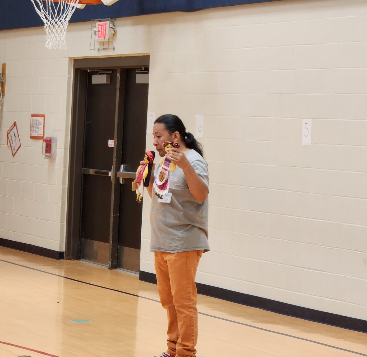 staciammw's tweet photo. Thank you @SLCL and Storyteller Nestor Gomez for sharing your wonderful stories with our K-1 students @ShenValleyElem #StorytellingFestival https://t.co/qOUH1j8drV