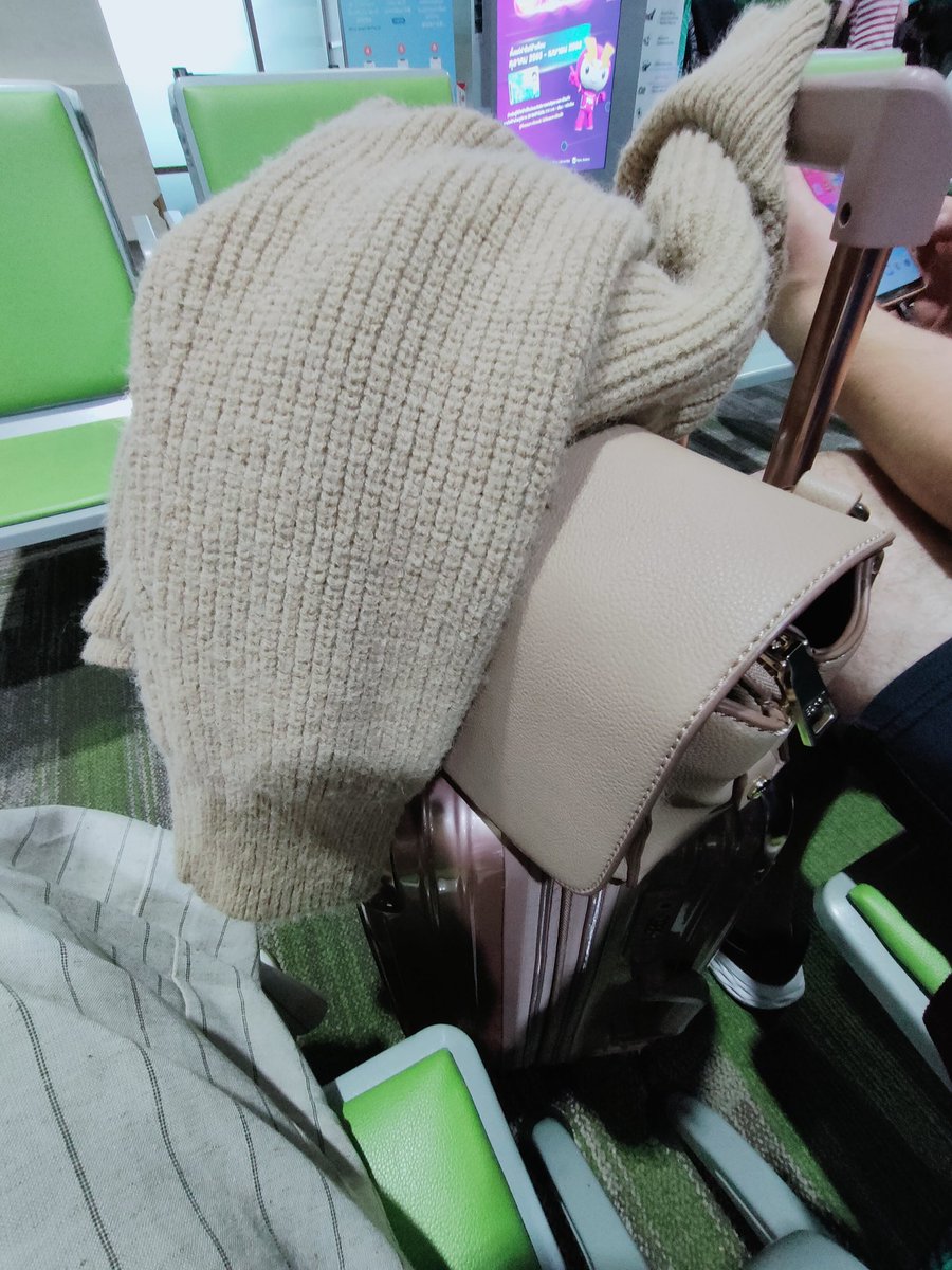 OummyJanny's tweet photo. เกียมวอร์มเสียงคีย์ E ตั้งแต่ขึ้นเครื่องเข้ากทม.วันนี้เลยได้ไหมจ๊ะ💙

พรุ่งนี้เจอกันนะพิคคี้คนเก่ง 😉🤟 @peckpalit 

702 SEE U TOMORROW
#พรุ่งนี้แล้วแฟนมีตที่รอคอย
#เป๊กผลิตโชค 
#PeckPaLitchoke https://t.co/iivufrC3FP