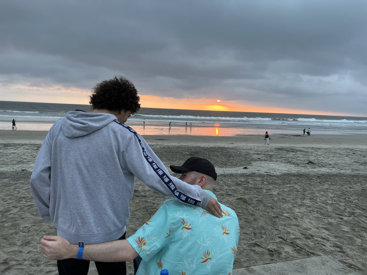 DatBoredGuy's tweet photo. Until next time. https://t.co/ETYhAmiIR8