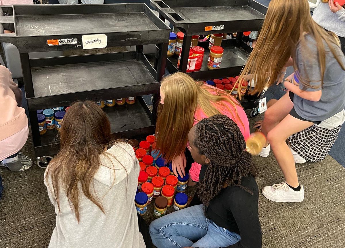 Thank you to everyone that participated in the pb&amp;j drive! We brought in over 300 jars of peanut butter!! Way to go Lions 🦁💙