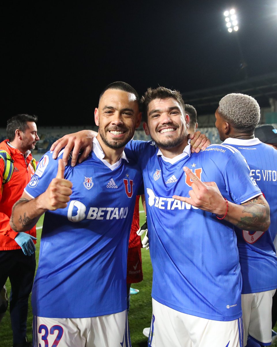 udechile's tweet photo. QUÉ DUPLA 🥵

#VamosLaU 🤘 https://t.co/oRJRaIpIn7