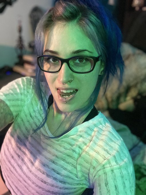 Internet is back 🥳  Time to play some games https://t.co/hkcekiz9m3