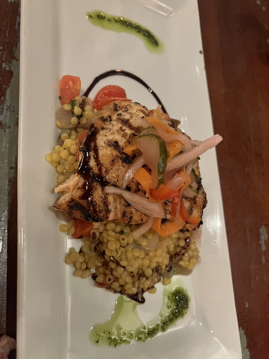 leftzalwaysrite's tweet photo. Birthday dinners are always 😍😍😍
#rainbowtroutrisotto #salmon #filetmignon #pansearedscallops https://t.co/Q0oV3aCg9U