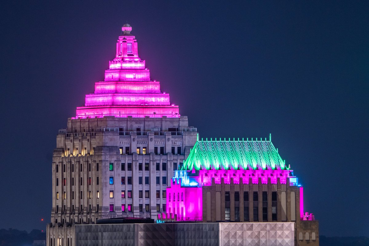 DaveDiCello's tweet photo. Tonight #Pittsburgh is lit up green, teal and pink in honor of Metastatic Breast Cancer Awareness Day. The skyline looked incredible, as the clouds that lingered all day finally gave way to clear skies. The scenes were unbelievable from the West End and Mt. Washington. https://t.co/YKIKdUwDwJ