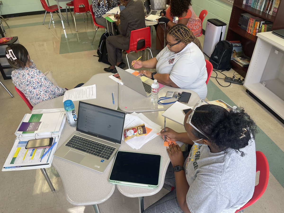 MrDevinAdams's tweet photo. Then I was hit with a double whammy!! @DeanReedFleming lead teachers through lesson internalization beginning with the end in mind by going through the end of lesson assessment from @Amplify. #VikingsEngageTPA https://t.co/QqCIyFvWvZ
