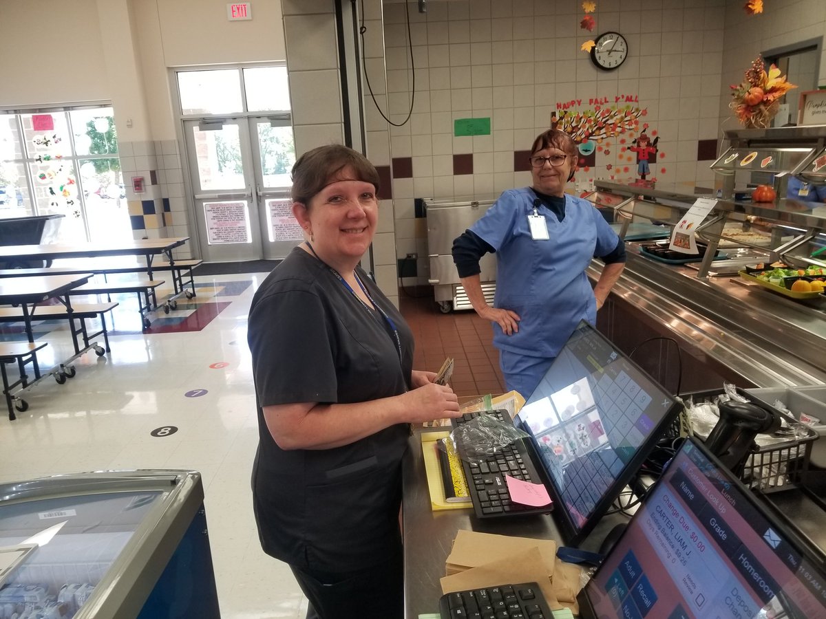 RoderickKing01's tweet photo. Our cafeteria staff does such a great job with food nutrition and keeping our students full of healthy meals. We just want to shout them out. Keep up the hard work!!! #communityisd #nesmithelementary #nes #foodnutrition #cafeteriaworkers @communityisd @NES_Braves @tonya_knowlton https://t.co/h2mUyEhER6