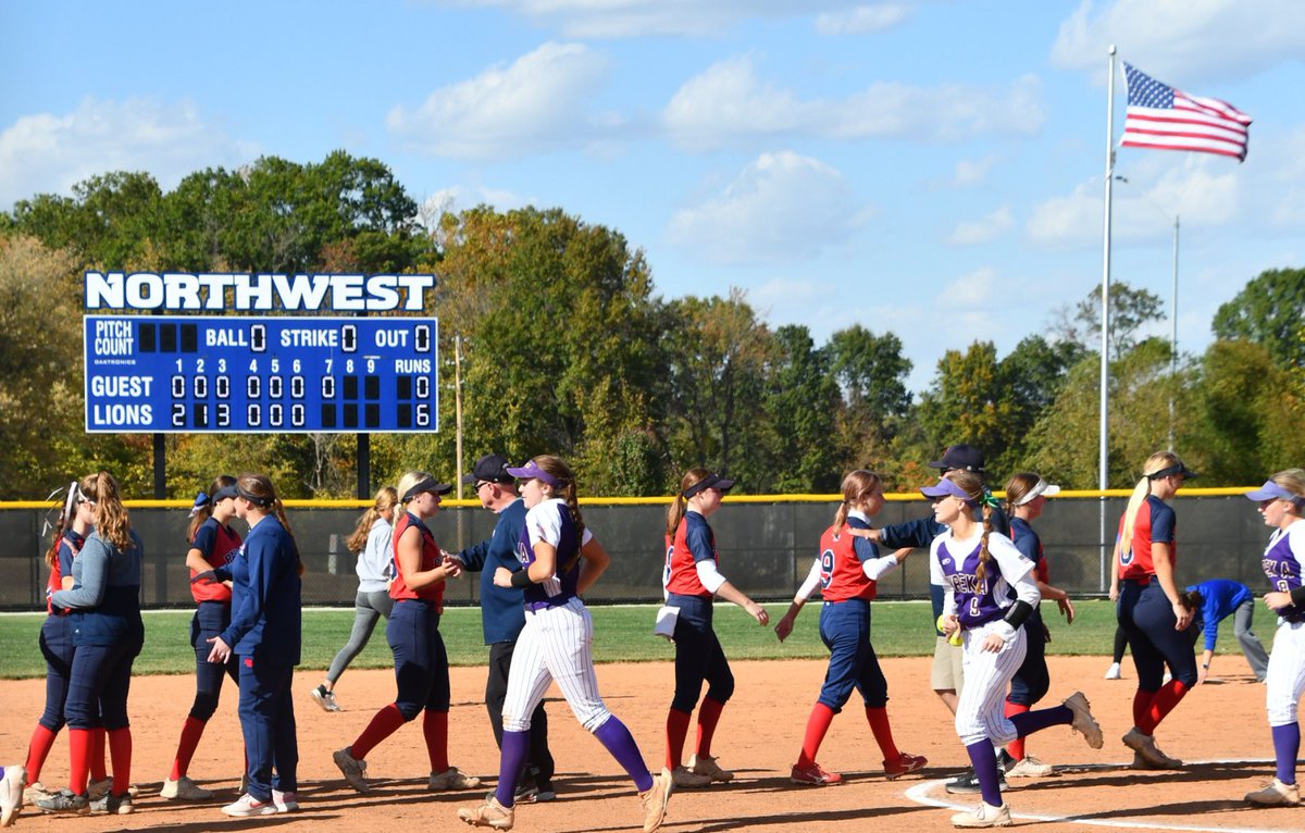 EHSmoSoftball's tweet photo. Cats get it done!!! 6-0 2-hit gem by Proffitt over Parkway South💪 On to the Class 5, District 2 Championship to face Marquette tomorrow, 4pm at Northwest HS. The game will be streamed live again on MSHSAATV🥎💜💛#4isthemagicnumber https://t.co/sz8IManZsI