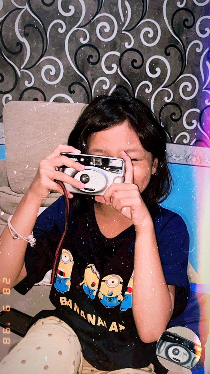 oktaffxx's tweet photo. felix with camera analog jadul xixi📸 https://t.co/YR7lYNUcQO