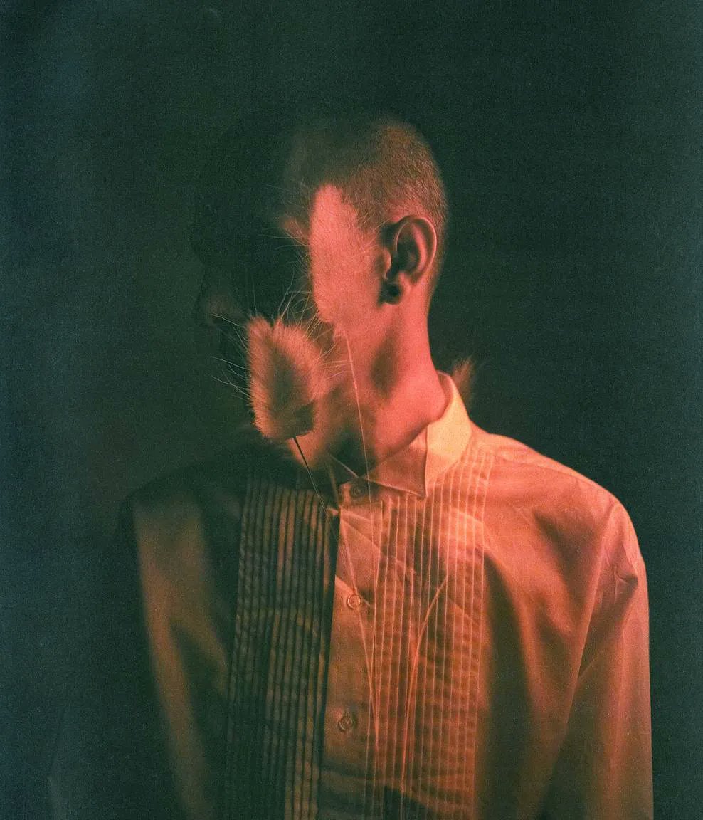 lomography's tweet photo. Dive into a poetic pictorial universe with these ruby toned portraits created by Charles Schneider using our medium format redscale film. Check out more photos and tips: https://t.co/6Q6334VjLB 

Models: Diane, Pablo
#lomoredscale #redscalexr #lomographyfilm #lomography https://t.co/ZE2l1sOpwT