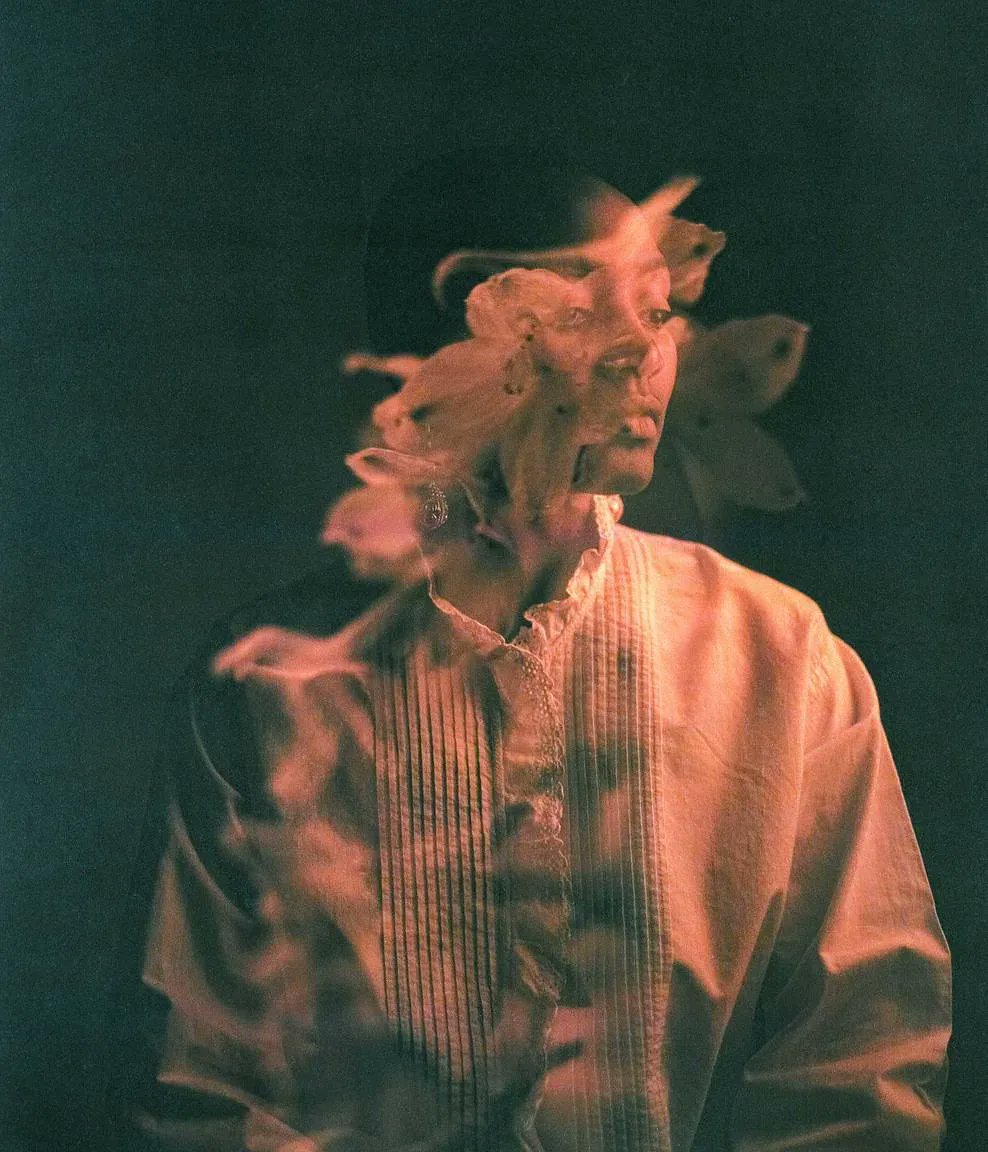lomography's tweet photo. Dive into a poetic pictorial universe with these ruby toned portraits created by Charles Schneider using our medium format redscale film. Check out more photos and tips: https://t.co/6Q6334VjLB 

Models: Diane, Pablo
#lomoredscale #redscalexr #lomographyfilm #lomography https://t.co/ZE2l1sOpwT