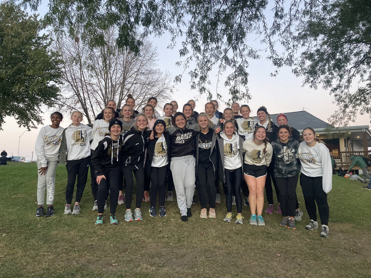 glenwoodgirlsxc's tweet photo. Three Hawkeye-10 champion teams in this picture! We are so beyond proud of these girls and their effort tonight. Mental toughness at its finest 💛🐏 https://t.co/VmXzZROb6s