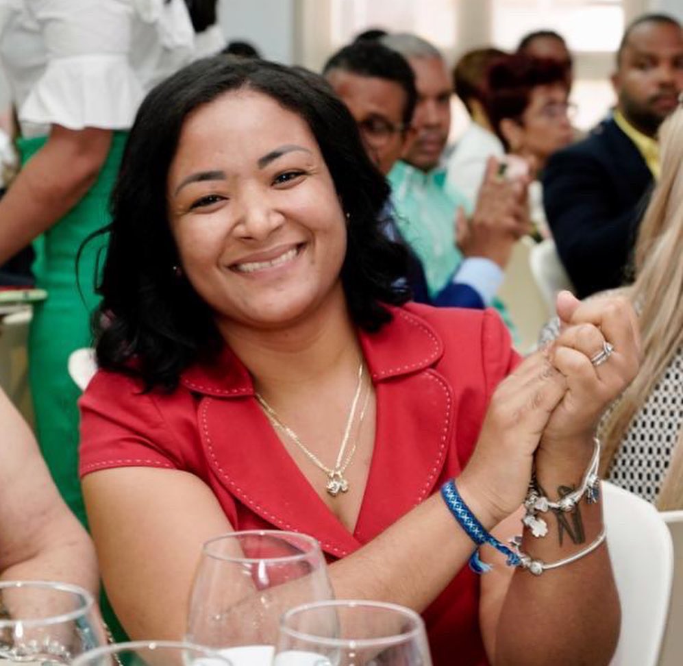 LeonelFernandez's tweet photo. Siempre es un gran placer volver a Santo Domingo Este, compartir con su gente y escuchar sus preocupaciones, expectativas y necesidades. Gracias a todos los jóvenes y mujeres, empresarios, comerciantes y dirigentes políticos que nos acompañaron en la actividades de hoy. https://t.co/2pPDklzNrL