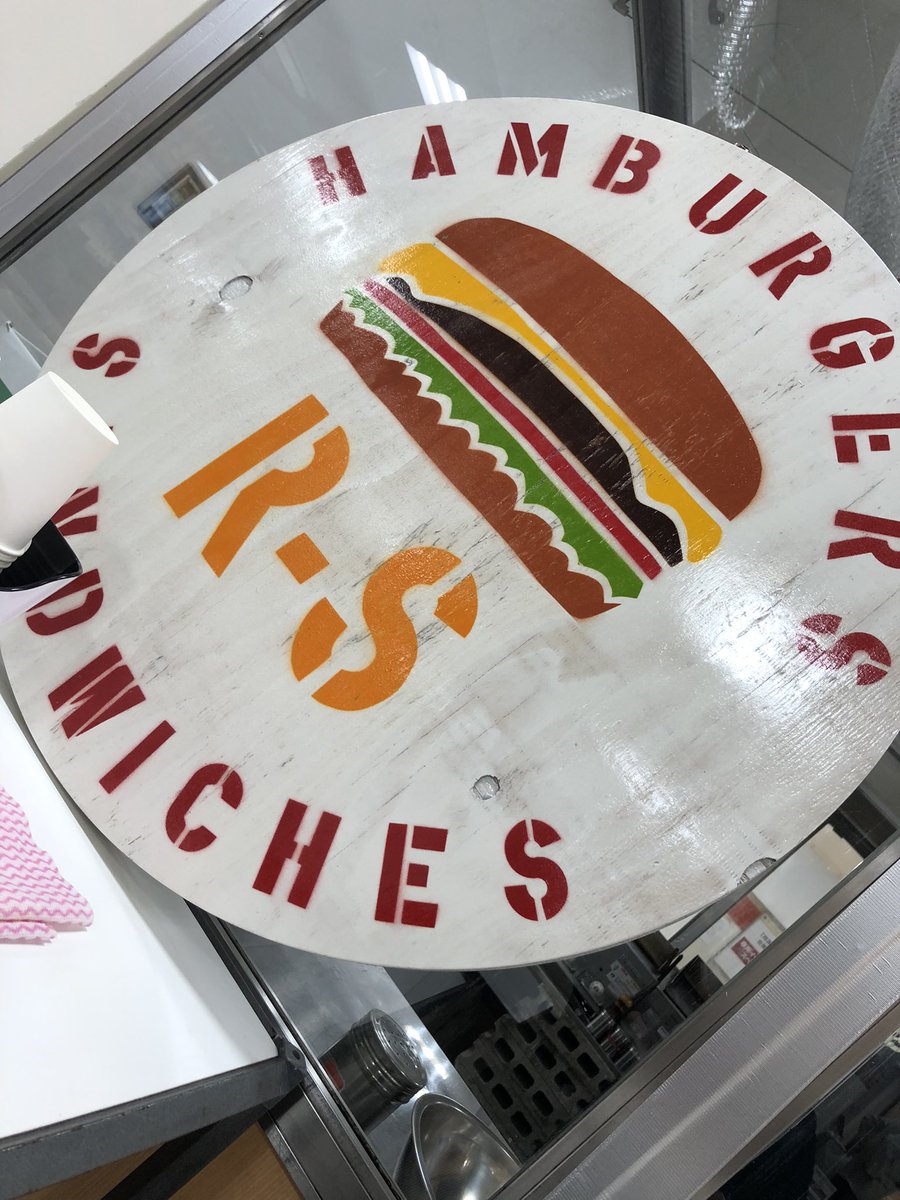 castelabo's tweet photo. おはようでやんす〜♪
今日も美味しいもの見て頑張るでやんす😆

朝からテンション上がる⤴️⤴️⤴️

#アールズヘンリーズバーガー
#RealBurger
#リアルバーガー
#ポテトとドリンクセットでどうぞ
#これマジで飛ぶ
#リピ決定
#はい優勝 https://t.co/u25Idos4Ft