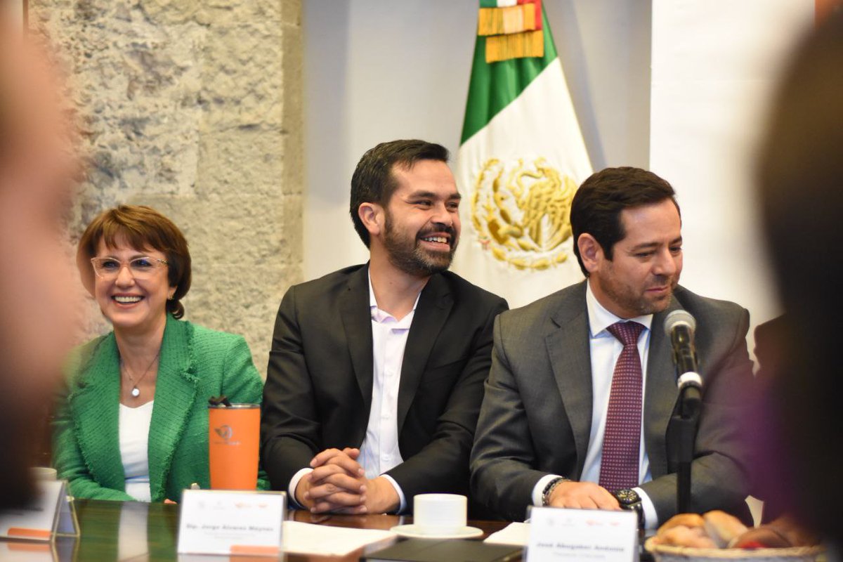 DanteDelgado's tweet photo. En @MovCiudadanoMX sabemos que es necesario construir un proyecto de nación junto a todos los sectores en todas las regiones de México. https://t.co/joCS1jx7XG