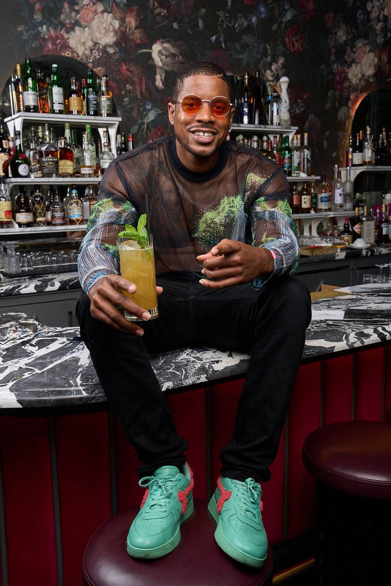 CaleBdotdotdot's tweet image. Ain’t nobody doing it like how I do it behind the bar #JungleBird504 🌸🦩🌸 instagram.com/p/Cjn45frr5-1/…