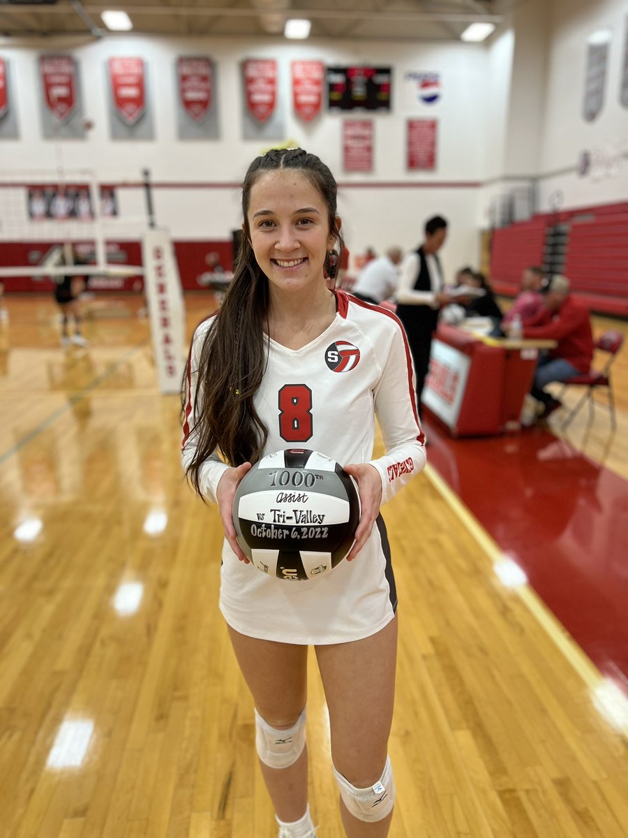 SHSvollball's tweet photo. Congratulations @_alexissophia on reaching 1,000 assists! 🏐 https://t.co/awHssCjRyu
