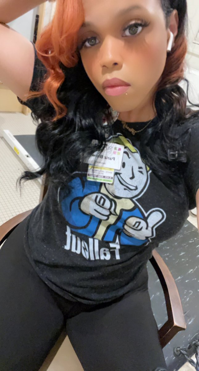 pariz_doll's tweet photo. Sitting pretty 🤩 #slimthick #prettytransgirl https://t.co/8NjChM4TVM