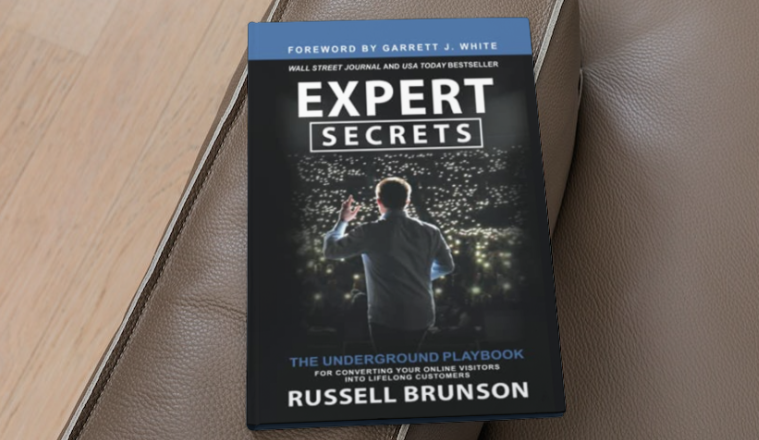 Javi Carnicero 🏴‍☠️ on X: Libro #1: Secretos Punto Com de @russellbrunson  Presta mucha atención a todo lo que te cuenta Brunson. Este libro te  enseñará: Los embudos, frameworks y secuencias que