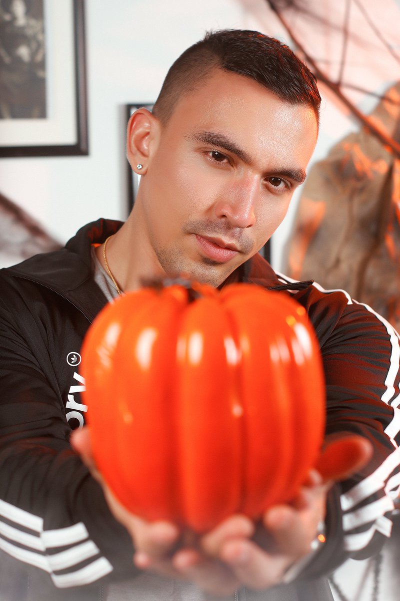 yay_cruz's tweet photo. let's go for pumpkins?
#styleurban #model #gym #stripchat #pumpkins https://t.co/wi7thkTvHV