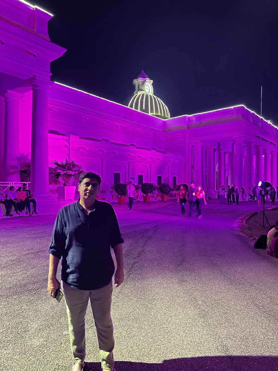 ThePradeepBatra's tweet photo. रुड़की की पहचान @iitroorkee जगमगा रहा है ।

I welcome all the students who came to participate in #Thomso - the annual cultural fest of #IITRoorkee , 

The three day extravaganza will witnesses participation of students from diverse backgrounds and cultures. https://t.co/GeWtyZi2iy