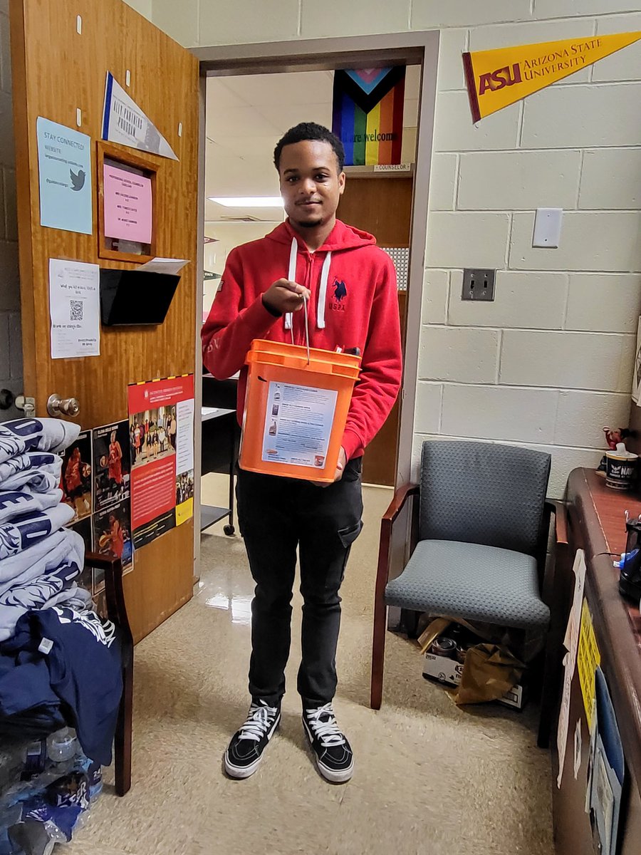 Anything but a BackPack day!!
#spiritweek #lionsden #homecoming <a href="/GuidanceLargo/">Largo Counseling</a>