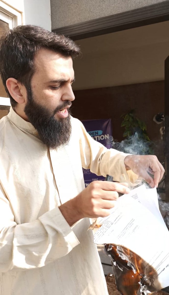AwaisNaseer_'s tweet photo. aj Jummah ki namaz k Baad Faisal masjid Islamabad k samnay bhi ye bill jalau ga. InshaAllah.
Pohonch jaein.
#BurnLGBTQAct https://t.co/di90ZCuPaE
