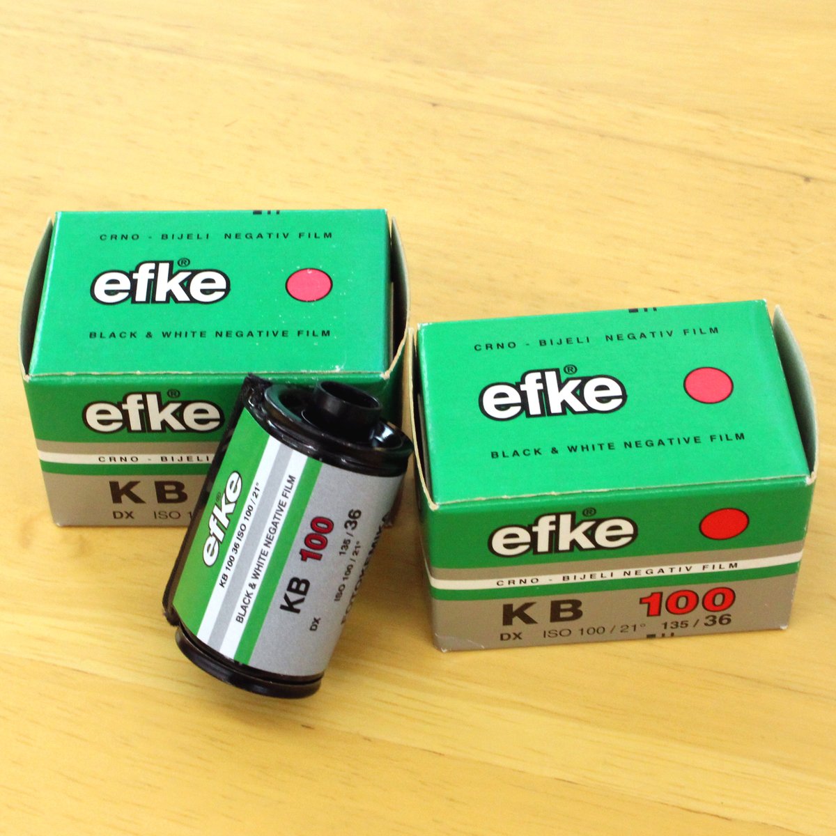 champcamera's tweet photo. #efke #KB100 by #みすずが丘 店(#あざみ野)

#クロアチア 製の期限切れ #白黒フィルム『efke KB100』
通常の白黒フィルムより銀の含有量が多い為黒のしまりが良く階調豊かな写りが特徴です。

#efkeKB100 #期限切れフィルム #江田 #市ヶ尾 #田園都市線
https://t.co/9tC4zgRidn https://t.co/jzPrePPecp