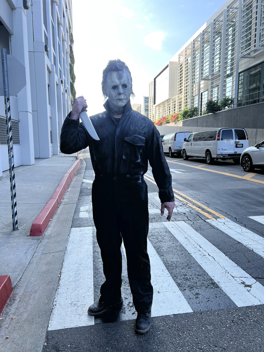 whit_ashton's tweet photo. Look who I ran into at work today. 🔪 #HalloweenEnds #workatNBCU https://t.co/S9IKVGFrzO