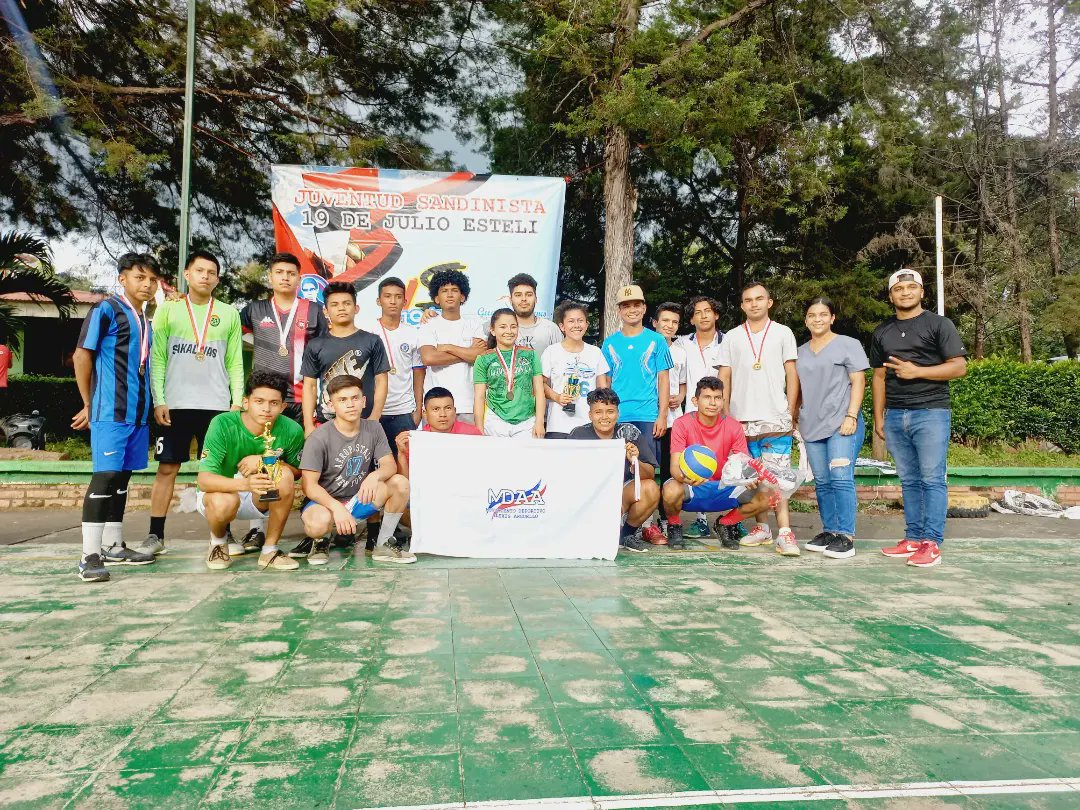 centro_olof's tweet photo. 🔖Nuestro Centro Tecnológico Olof Palme realiza Festival de Talento Juvenil en el cual se desarrollaron Ligas Relámpago de Baloncesto, Voleibol, Fútbol Sala y un Zumbaton, con estudiantes y docentes.📌
#SoyTecNicaragua🇳🇮🎉🎊 https://t.co/HeYvjRARf6
