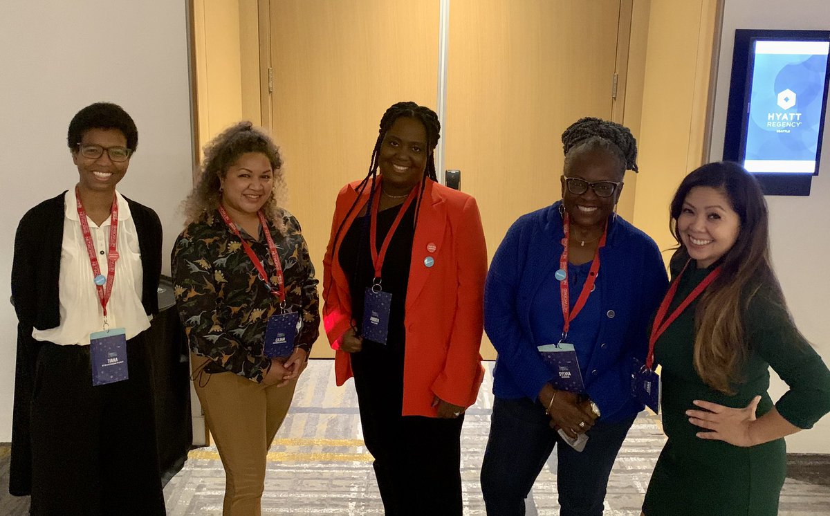 _Tiana_'s tweet photo. Thank you @brevityandwit for hosting a terrific #bipoc happy hour at @TheComNetwork #comnet22! Great connections being made 🤍 #commsforgood https://t.co/oYBRJtPQXF
