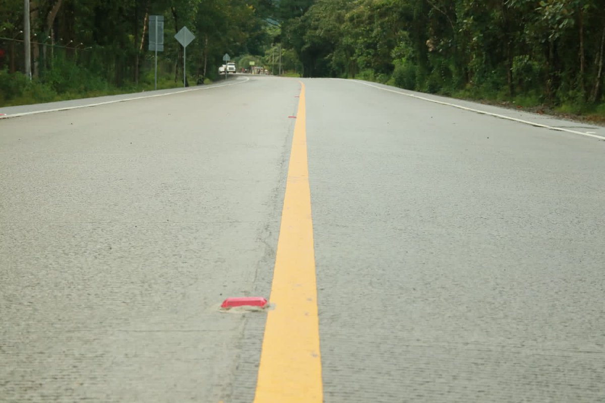 bonanza_red's tweet photo. Está majestuosa carretera de concreto hidráulico, construida por el buen Gobierno Sandinista, serán Inaugurado los primeros 10 Kilómetros el día de mañana viernes 14 de octubre en la comunidad Miranda a las 2 de la tarde. Tod@s con nuestras pañoletas roja y negra bandera camisa https://t.co/dWpHGffOp2