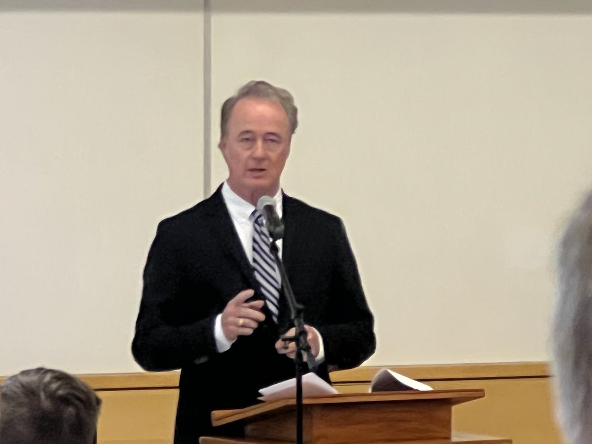 ⁦<a href="/kinsellawarren/">Warren Kinsella</a>⁩ says democracy threatened by social media algorithms ⁦<a href="/mylakehead/">Lakehead University</a>⁩ inaugural lecture for ⁦@bruce_stanton public service⁩ bursary. #publicservice #canpoli