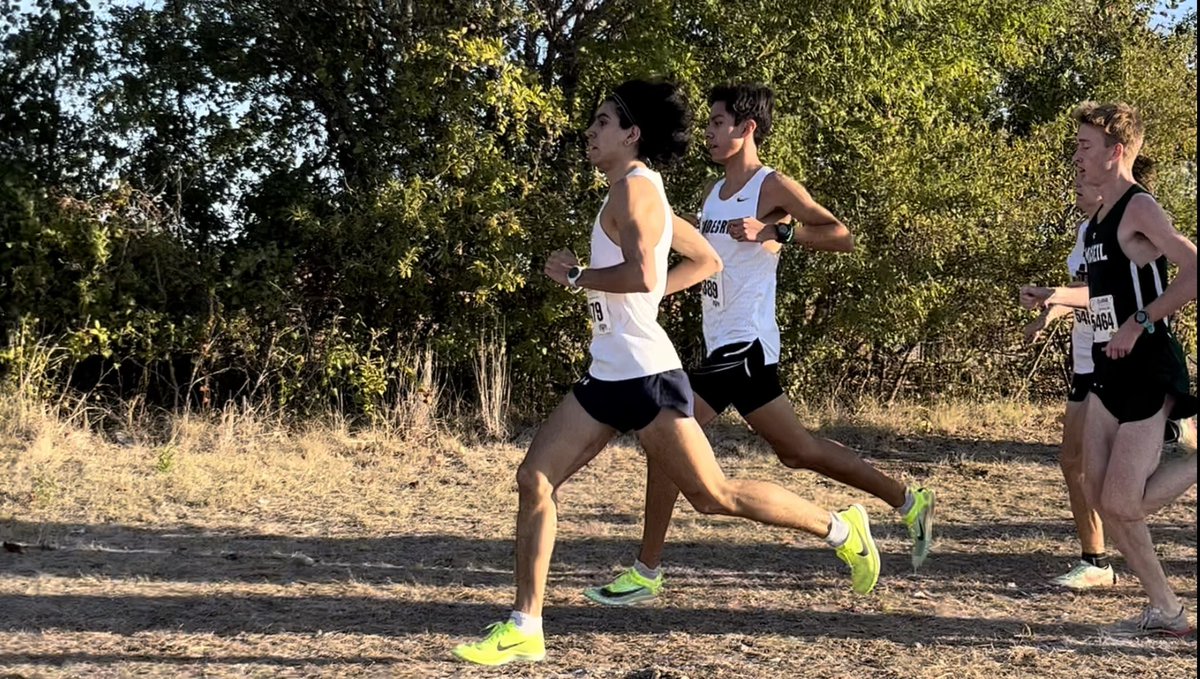 CarrejoToby's tweet photo. District 25-6A 2022. Happy but never satisfied with a 3rd place finish today in a time of 15:43.4 , Been an amazing journey to get where I am but not gonna stop here . Next up Regionals. https://t.co/EZp6yVv4G6