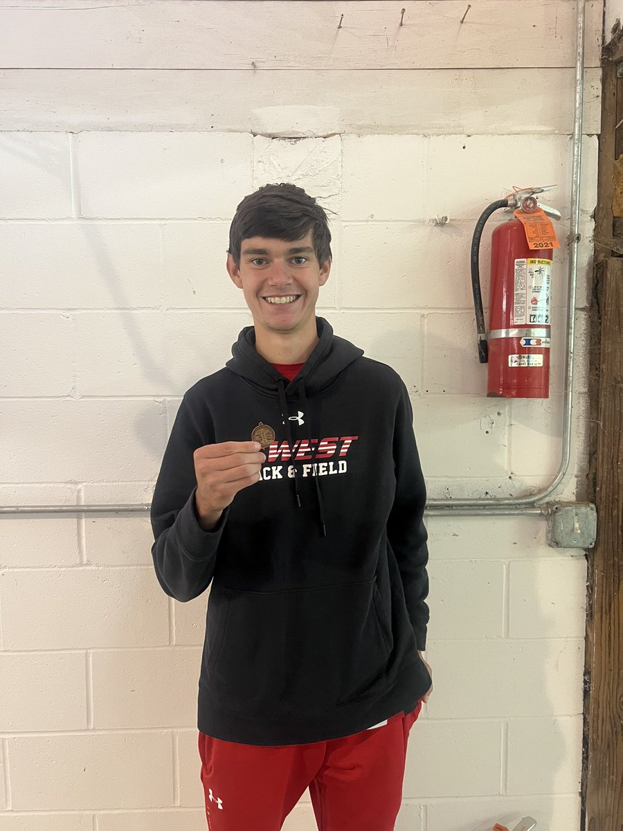 Parker finished 6th to qualify for the state meet! He ran a great race! Looking forward to next week👀. The boys finished 5th just missing 3rd by 4 points! They left it all out there on the course! Darby-22nd, Adrian-27th, Eric-34th, Jaxon-49th, Brook-52nd!