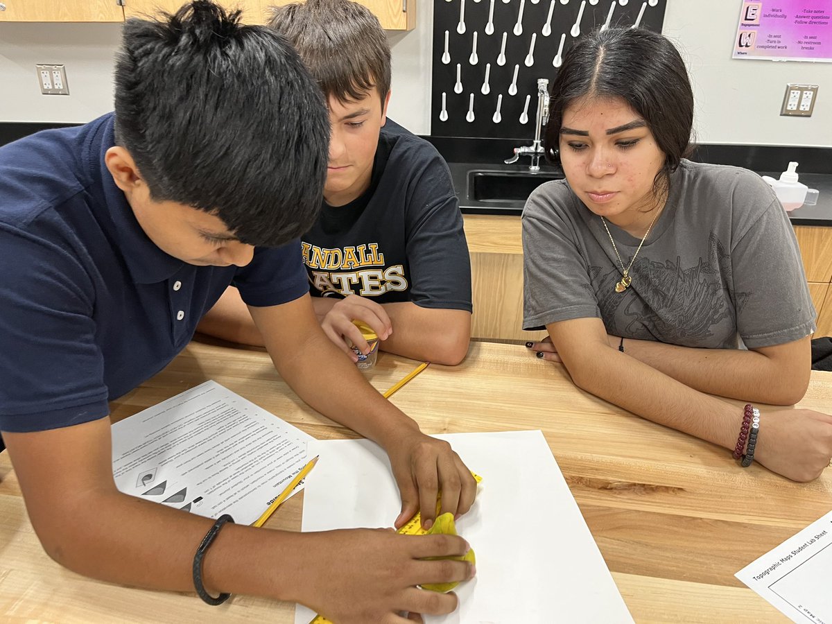 MallorieParks's tweet photo. From circuits to topography @OfficialCISD students have their hands on science! @CISDWalker @CrandallMiddle https://t.co/h3YqrXQfw8