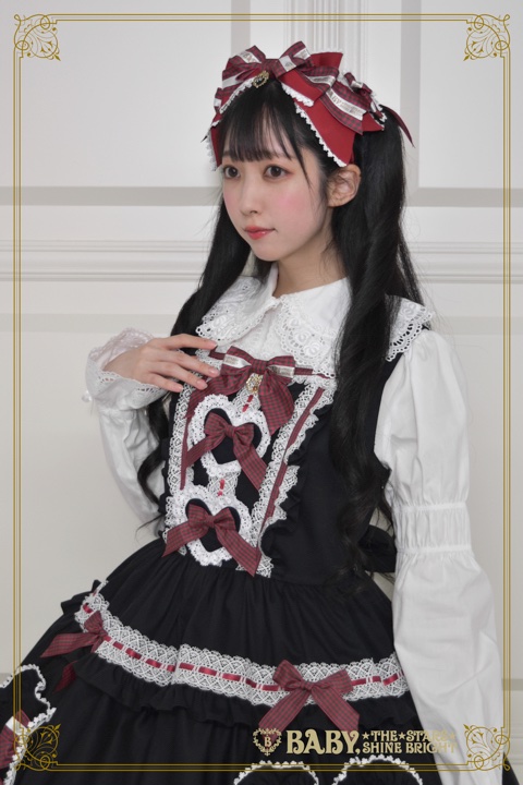 BABY_THE_STARS's tweet photo. 【#BABY新作情報】Royal academyジャンパースカート/¥37,180（税込）黒の着用イメージをご紹介♡
レースとチェックリボンの配色感が特徴的なカラーです♪エンジのお鞄や小物とコーディネートするのもおすすめです♡
https://t.co/slcV7ifAvn https://t.co/CKv2320Yq4