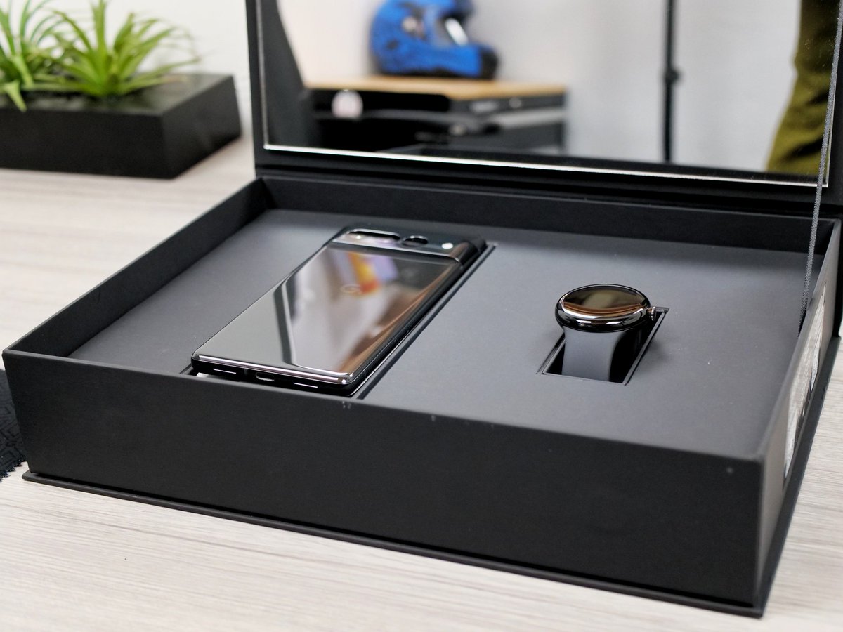 ghtechreview's tweet photo. @googlepixel_us sent over the Pixel 7 Pro and Pixel Watch in a beautiful kit 😍. The Pixel watch is so comfortable and looks stunning in the all black color. 

#giftfromgoogle #teampixel #pixel7pro #pixelwatch #technology #unboxing #googlepixel https://t.co/DO0XeEHJPg