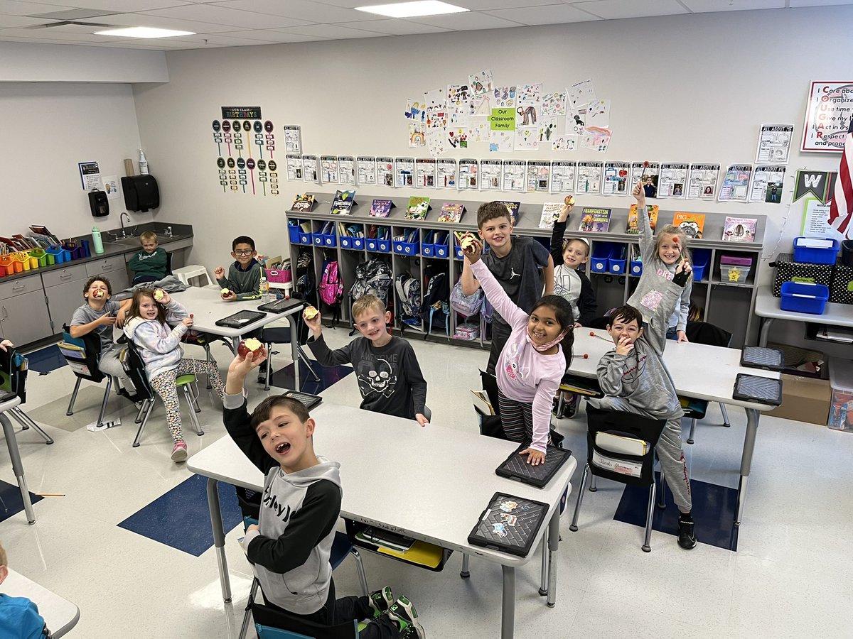 Students enjoyed their apples and pencils on Apple Crunch Day!!! Thank you to our amazing cafeteria staff for delivering them all to our classrooms!!🍎🍎🍎 <a href="/CloughPikeElem/">Clough Pike</a> #WCconnects <a href="/WestCler/">West Clermont Schools</a>