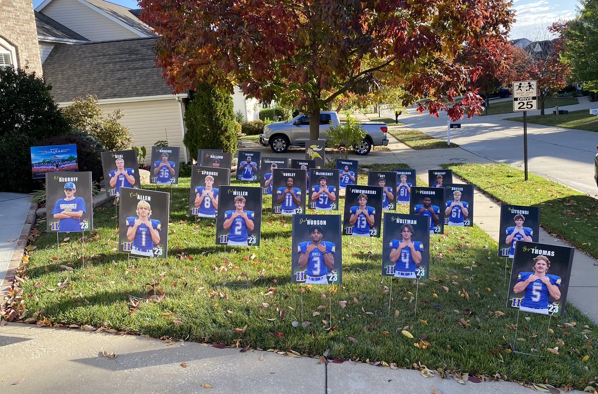 ajdeal16's tweet photo. Grateful to host senior meal with the Konstantopoulos family!!  We surprised the boys with yard signs. @Howell_FB https://t.co/SSFmp1KURt