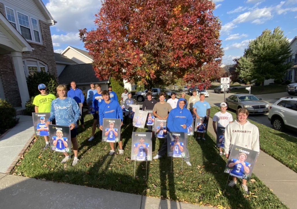 ajdeal16's tweet photo. Grateful to host senior meal with the Konstantopoulos family!!  We surprised the boys with yard signs. @Howell_FB https://t.co/SSFmp1KURt