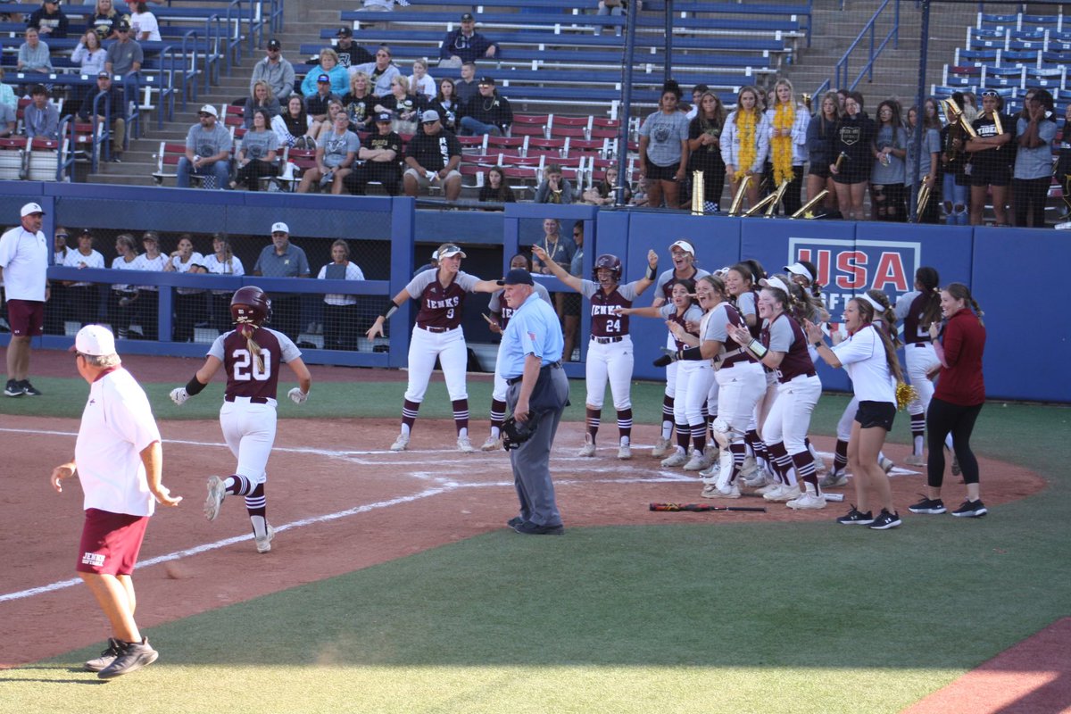 CaliWorsham's tweet photo. Not the turnout we wanted but we sure had an amazing season!! Cant wait to start playing on the field with my competitive girls! @prymefastpitch https://t.co/nzJZey2CNs